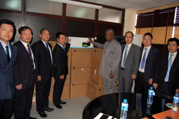 1523606676183136.jpg 捐贈現(xiàn)場.jpg