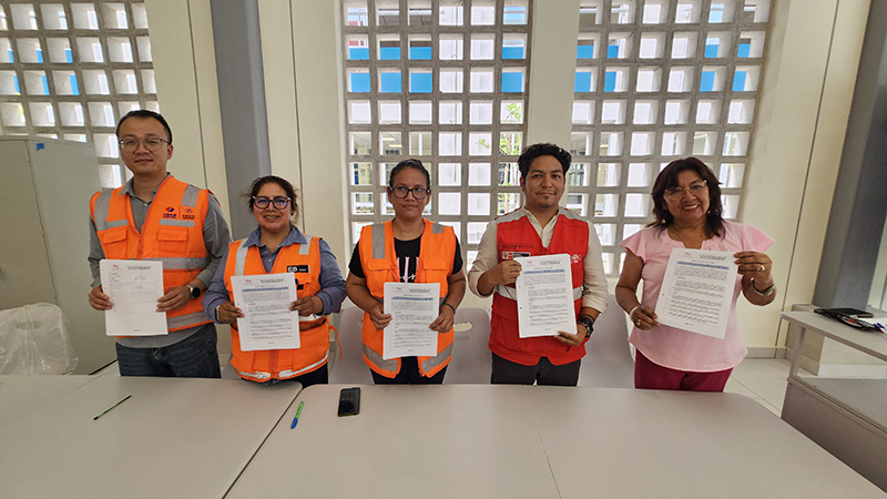 2096號PERU? JAPON學(xué)校簽署移交證書.jpg