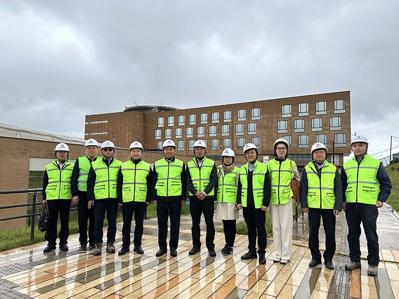 現(xiàn)場(chǎng)考察合影 .jpg