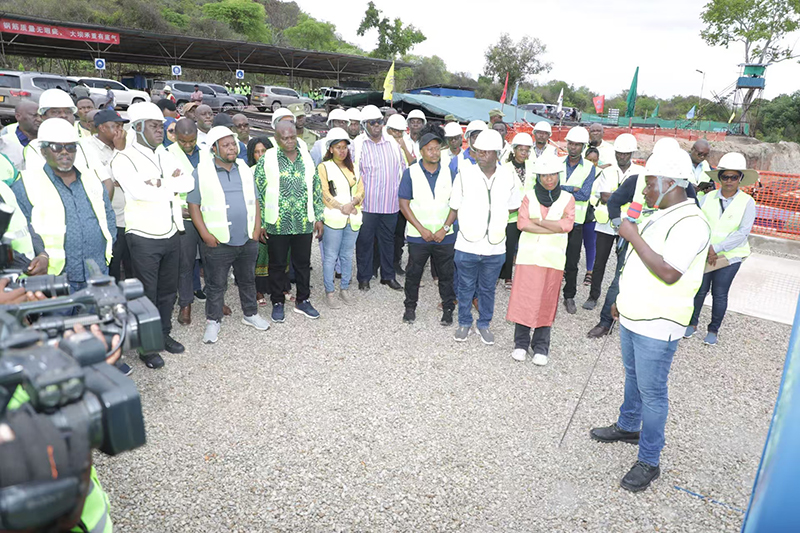 考察現(xiàn)場(chǎng) (1).jpg